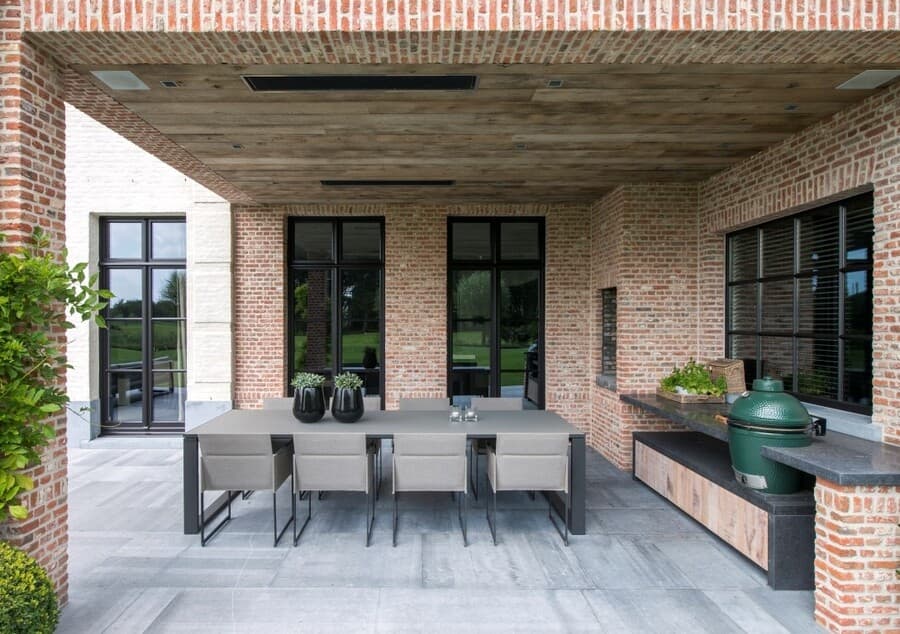 HEATSTRIP donkere infraroodstraler boven terras